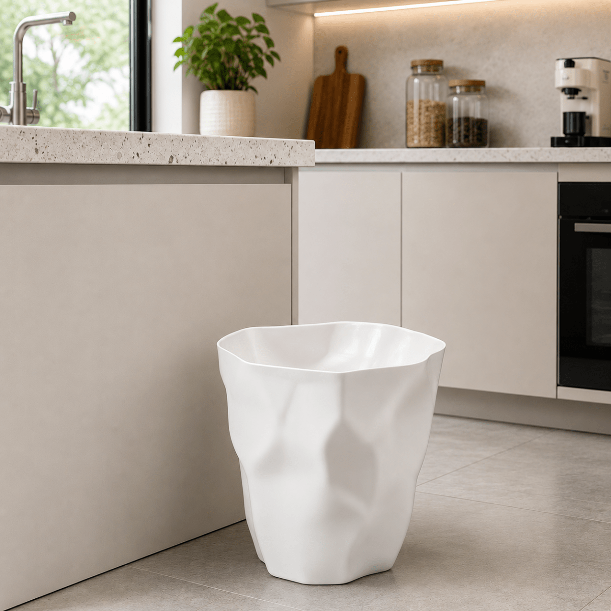 FORMAFLOW – Minimalist trash can with a distinctive silhouette