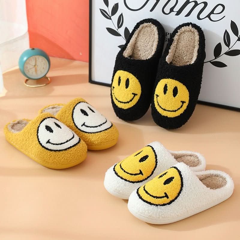 Cozy winter slippers with smiley & thickened silicone sole