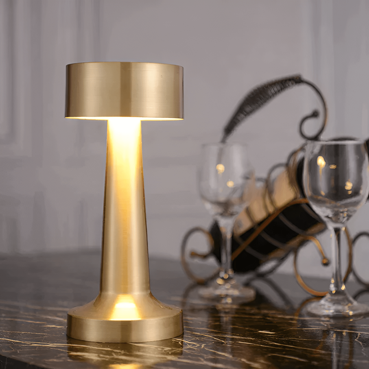 LUMIQI – LED Table Lamp with Qi Wireless Charging Function for Indoor and Outdoor Use
