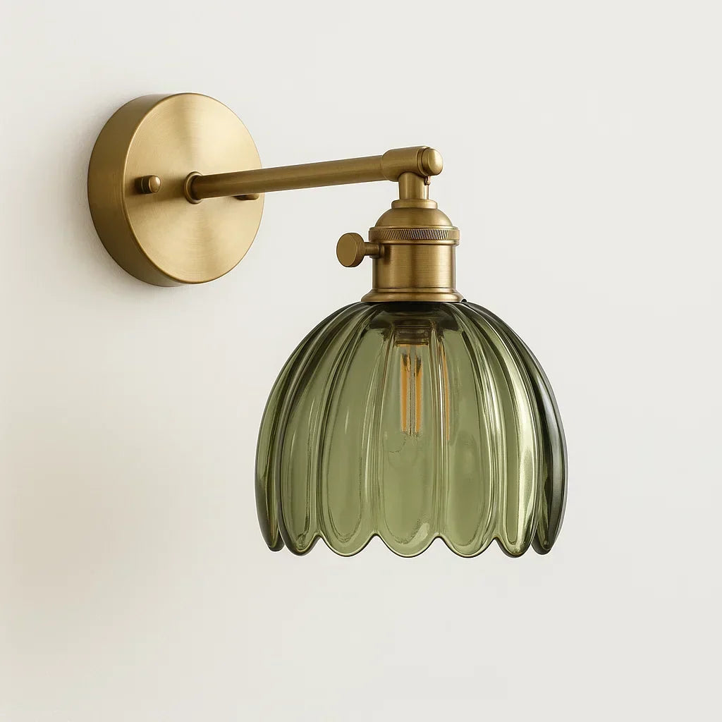 Vintage Wandlamp met Geribbelde Glazen Kap voor Sfeervolle Verlichting
