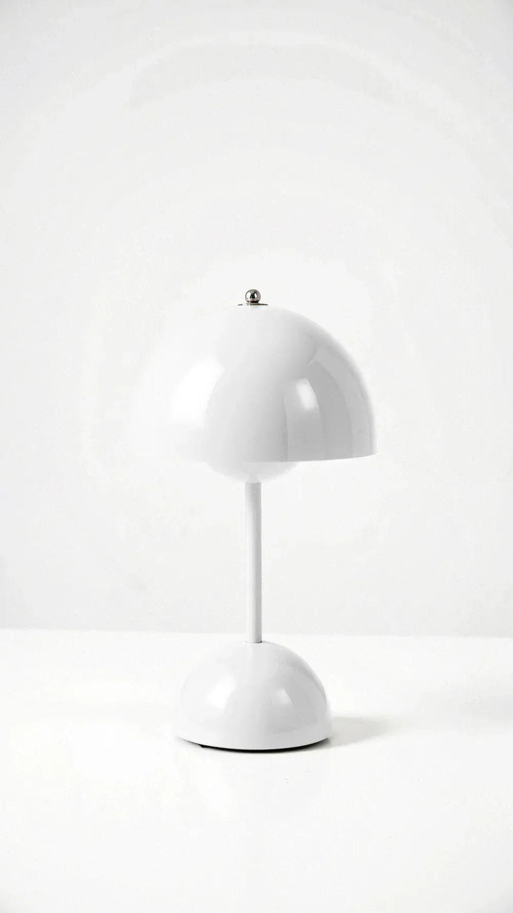 Minimalist Wireless LED Table Lamp