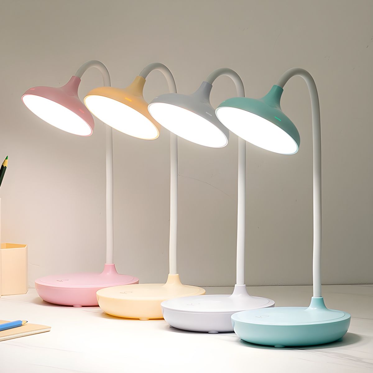 Moderne oplaadbare led-tafellamp met touchbediening