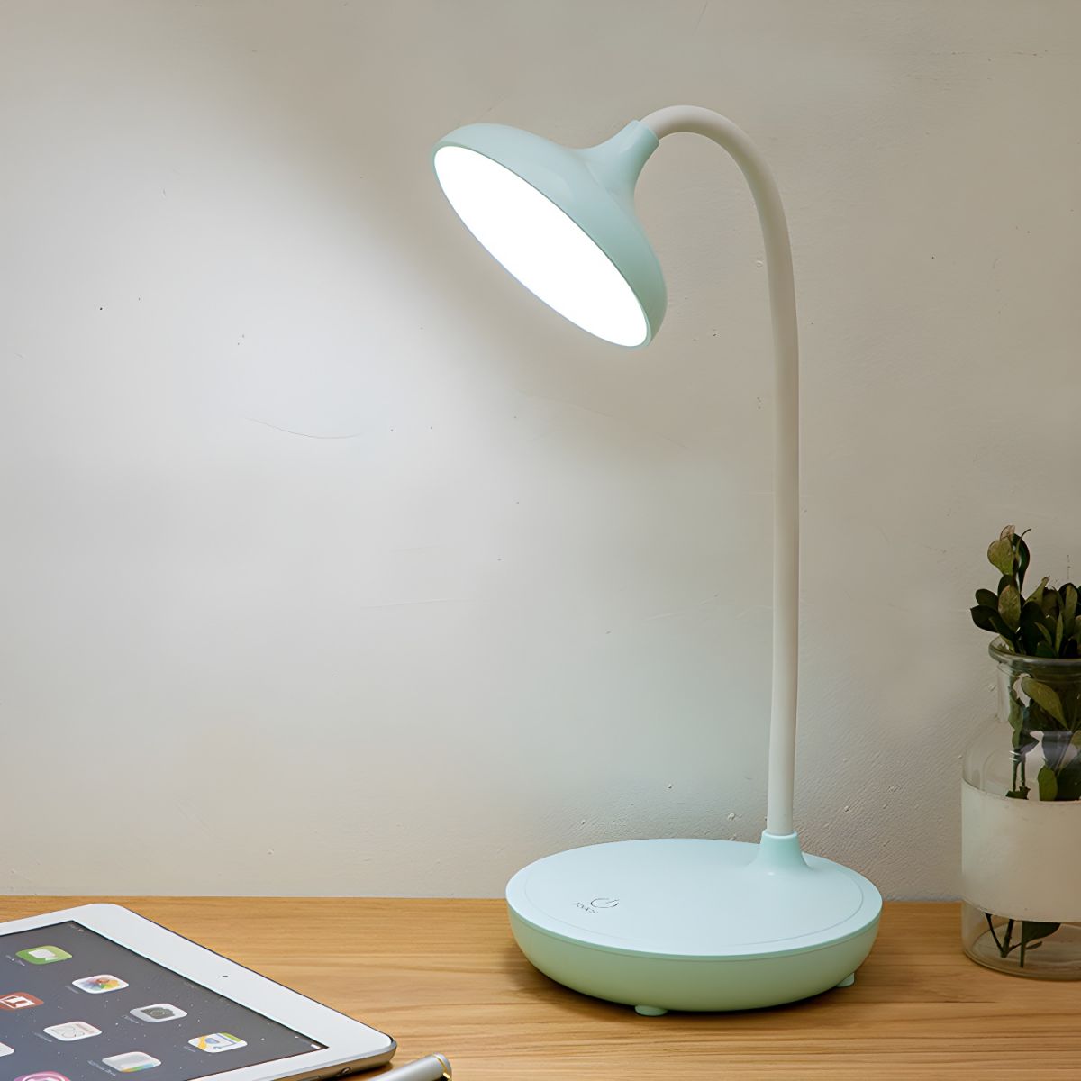 Moderne oplaadbare led-tafellamp met touchbediening