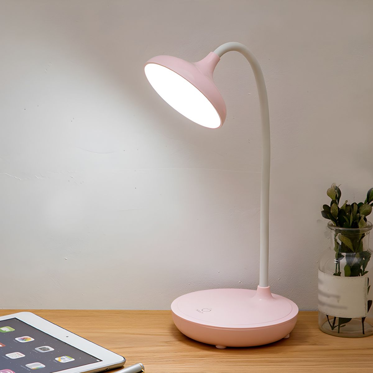 Moderne oplaadbare led-tafellamp met touchbediening