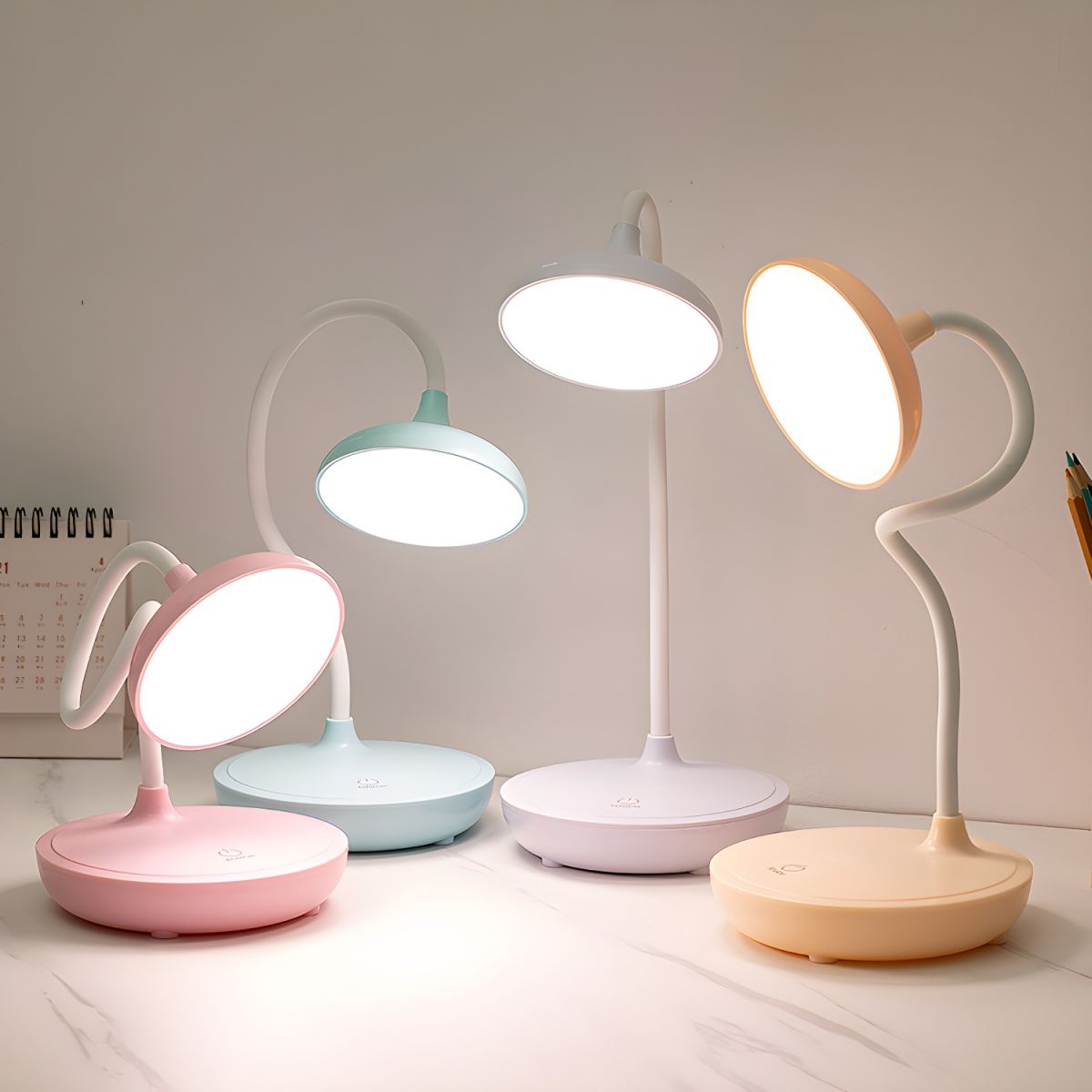 Moderne oplaadbare led-tafellamp met touchbediening