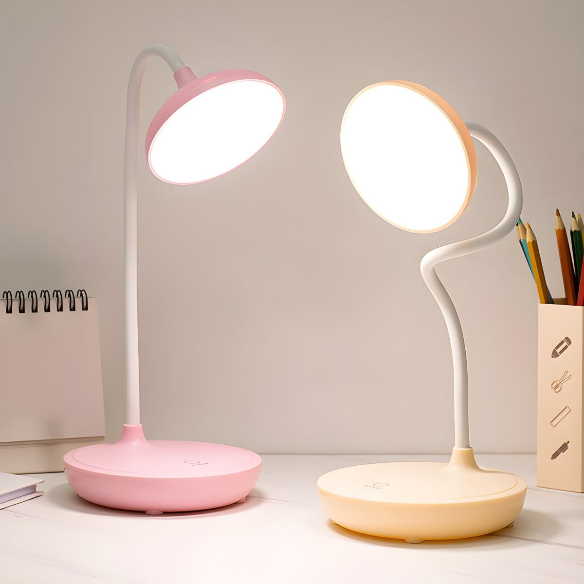Moderne oplaadbare led-tafellamp met touchbediening