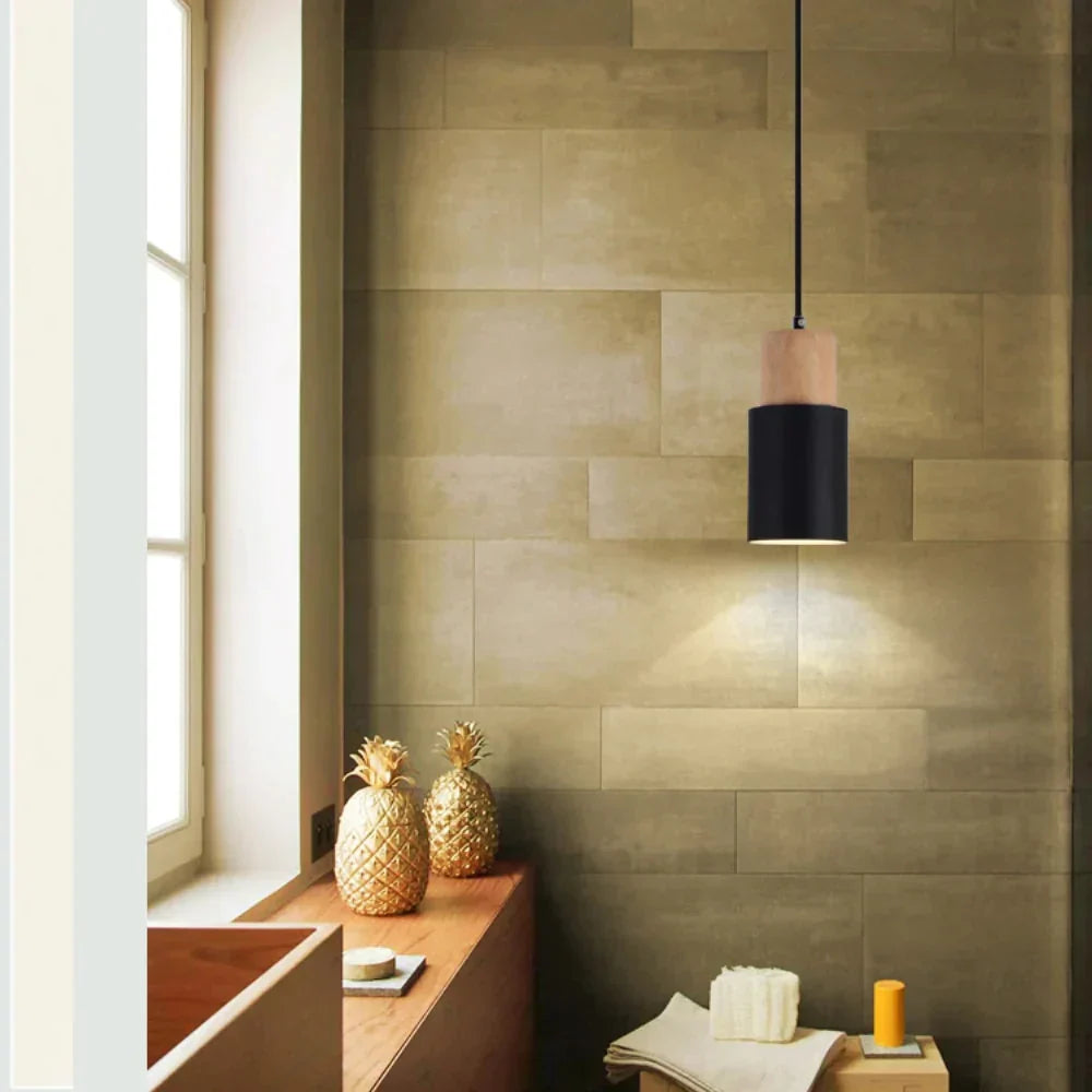 Nordic Pendelleuchte mit Holzdetail