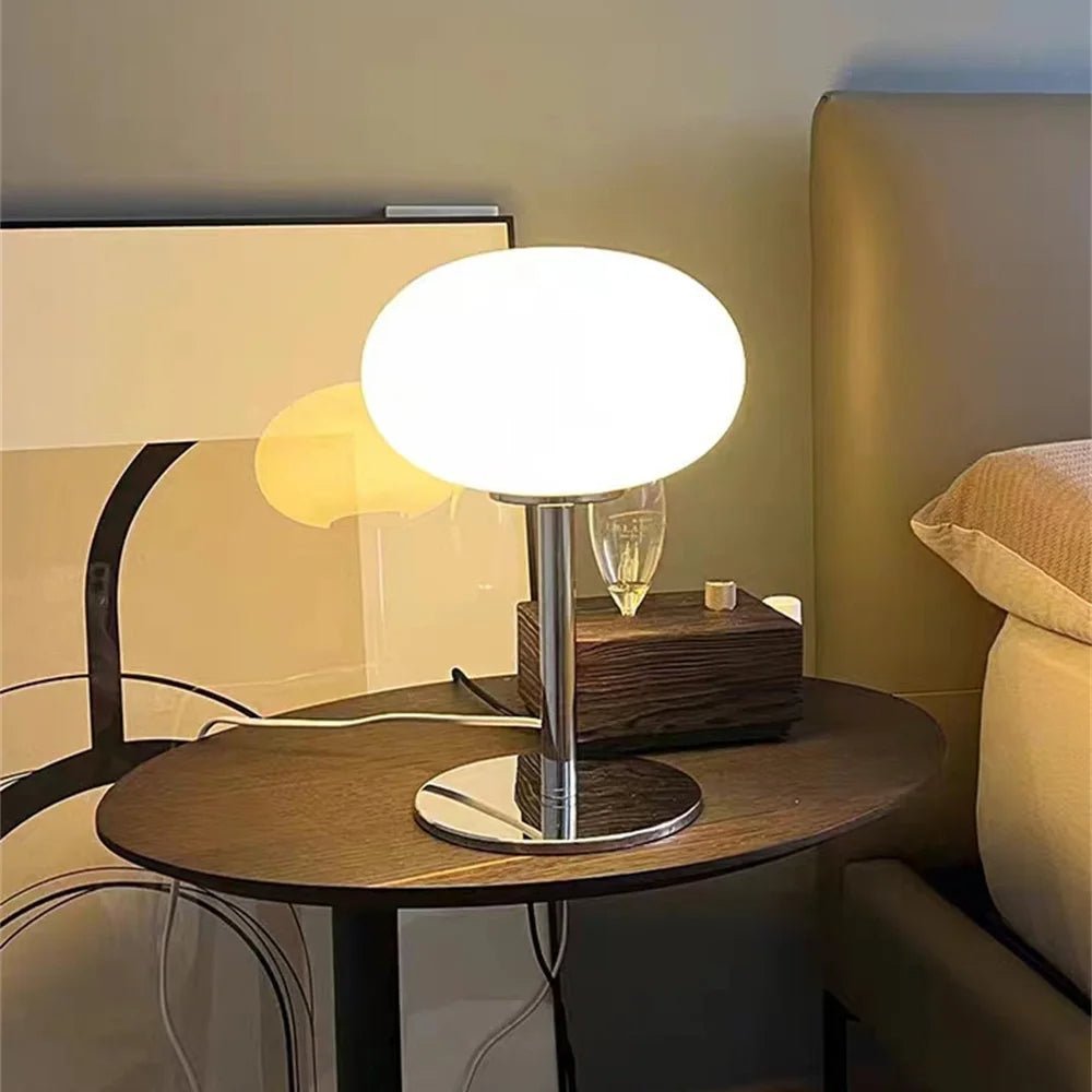 Stijlvolle Tafellamp Met Glazen Kap En Warm LED-Licht