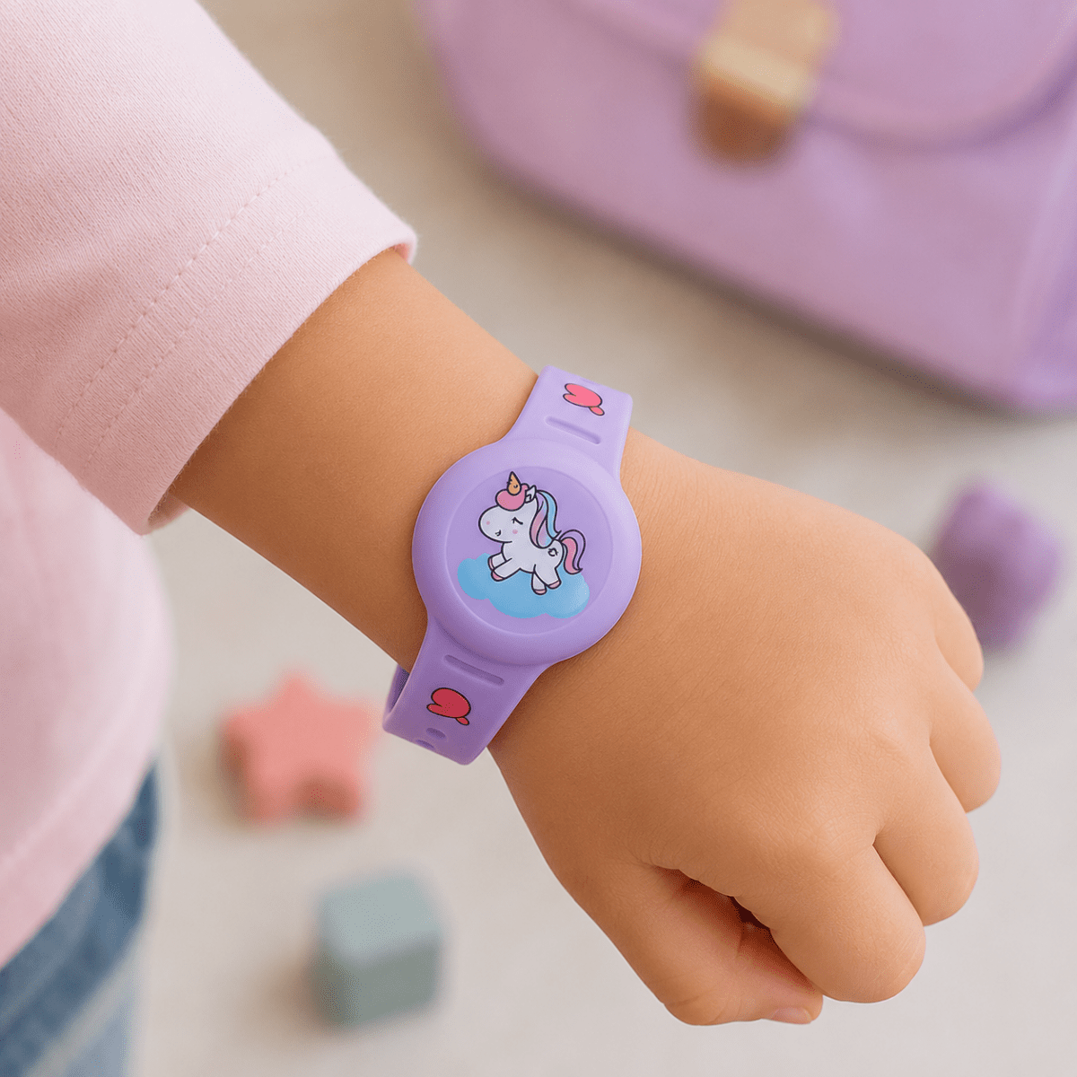 LITTLELOCATE – Colorful GPS wristband for children with a comfortably adjustable strap