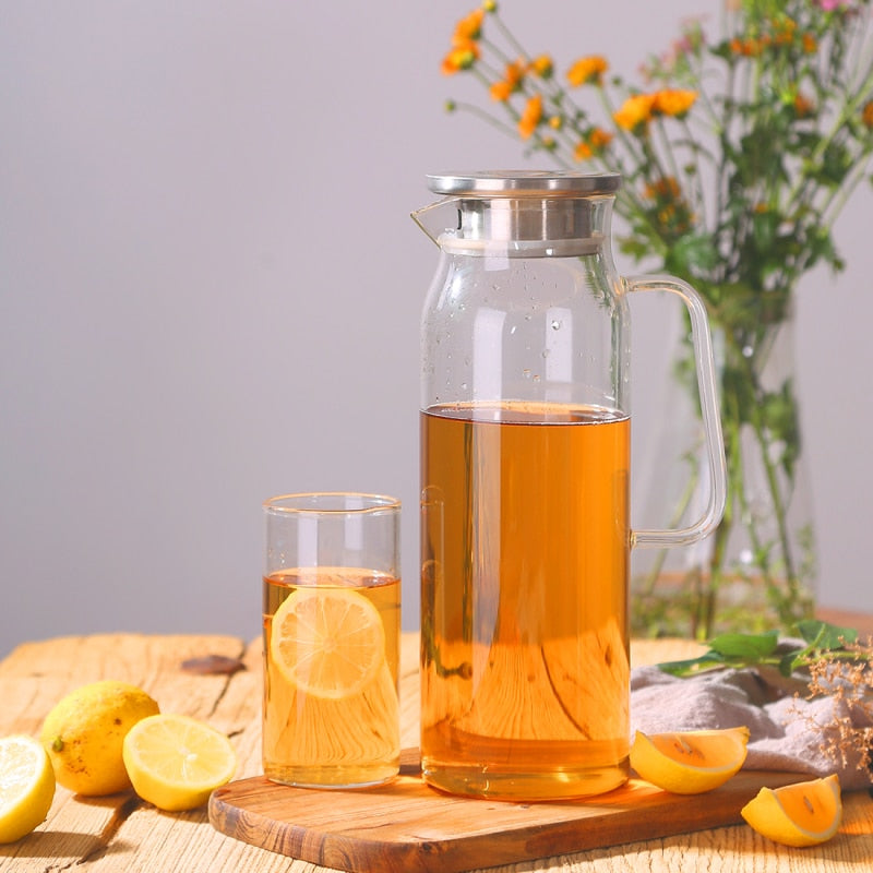 Glazen Waterkan Met Minimalistisch Ontwerp En Warm Moderne Uitstraling