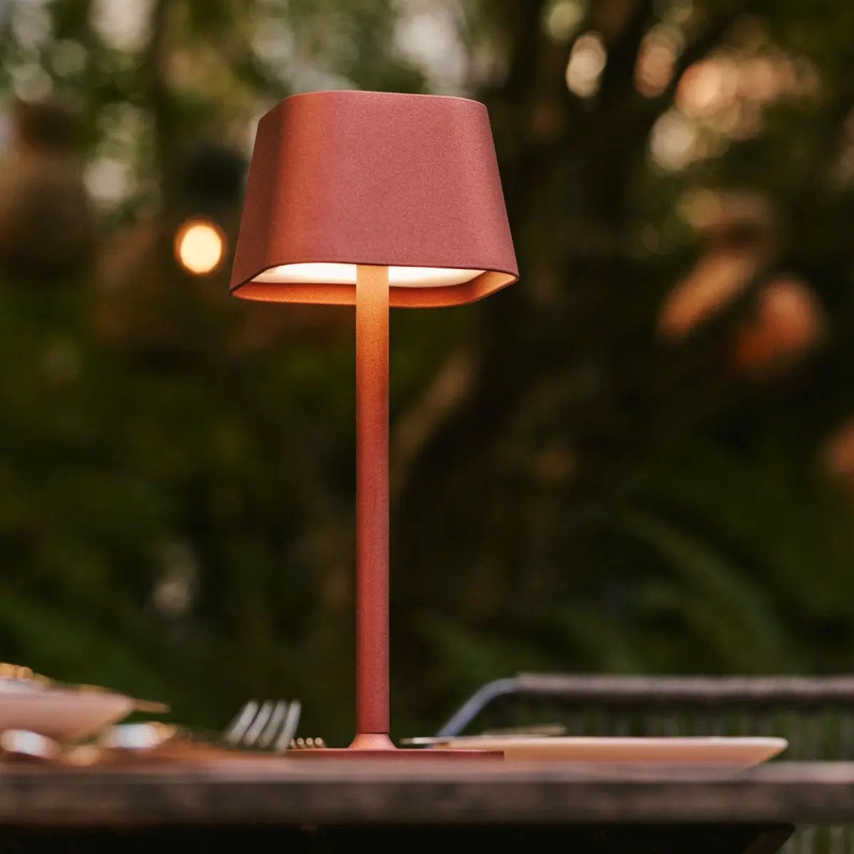 BRONZIFY – Elegant Bronze Table Lamp, Dimmable & Cordless