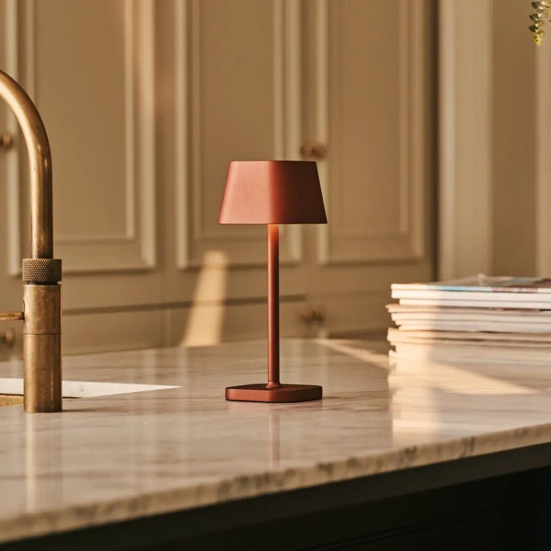 BRONZIFY – Elegant Bronze Table Lamp, Dimmable & Cordless