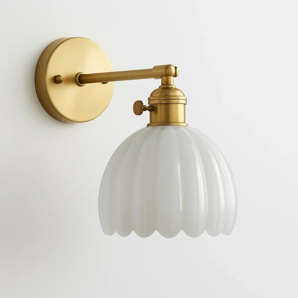 Vintage Wandlamp met Geribbelde Glazen Kap voor Sfeervolle Verlichting