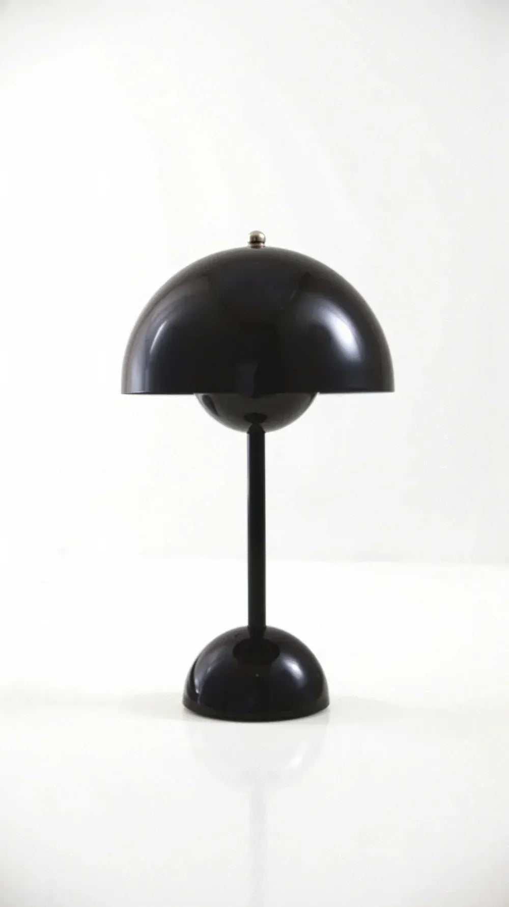 Minimalist Wireless LED Table Lamp
