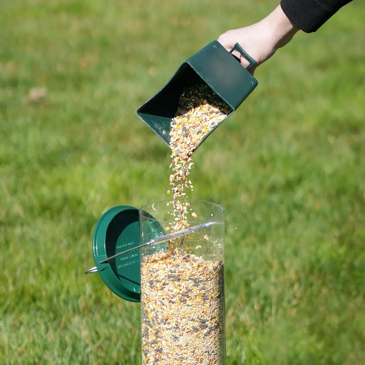 Anti-Squirrel Spinning Bird Feeder