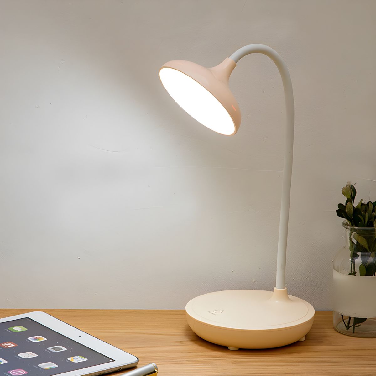 Moderne oplaadbare led-tafellamp met touchbediening